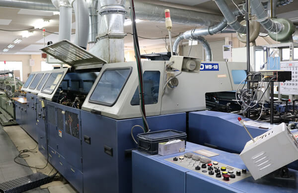 木戸製本所　無線綴じ機